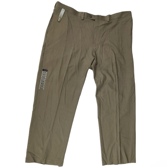 NWT Haggar Dress Pant Men's size 44 x 30 Smart Fiber Comfort Waist Tan - Picture 1 of 12